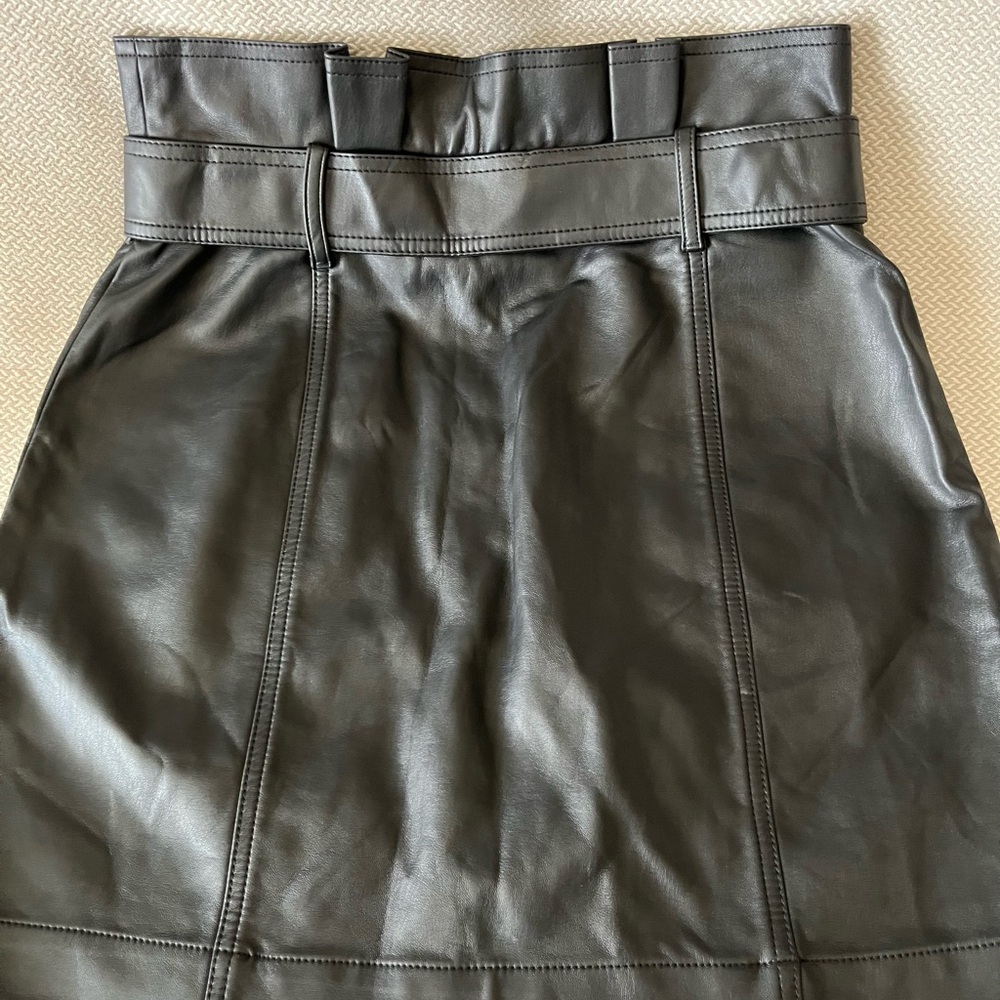 Banana Republic Black Faux Leather Mini Skirt Size 6 - Picture 8 of 9